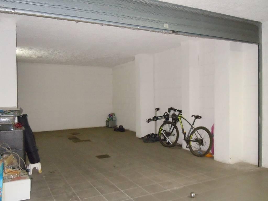 negozio in vendita a Roma in zona Ardeatino