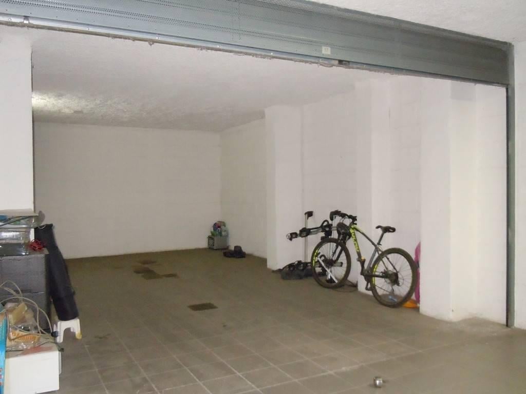 negozio in vendita a Roma in zona Ardeatino