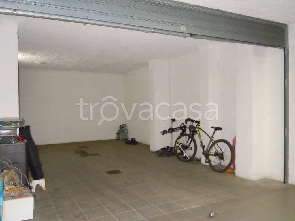 negozio in vendita a Roma in zona Ardeatino