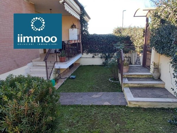 casa indipendente in vendita a Roma in zona Lunghezza