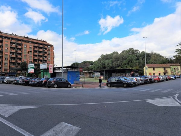 negozio in vendita a Roma in zona Tuscolano