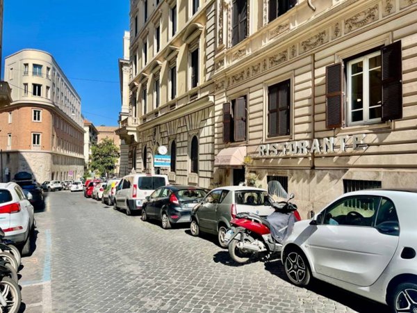 negozio in vendita a Roma in zona Ludovisi/Sallustiano