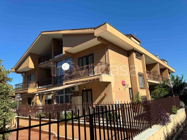 casa indipendente in vendita a Roma in zona Casal Morena