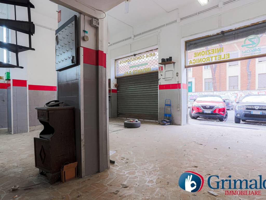 negozio in vendita a Roma in zona Appio Latino