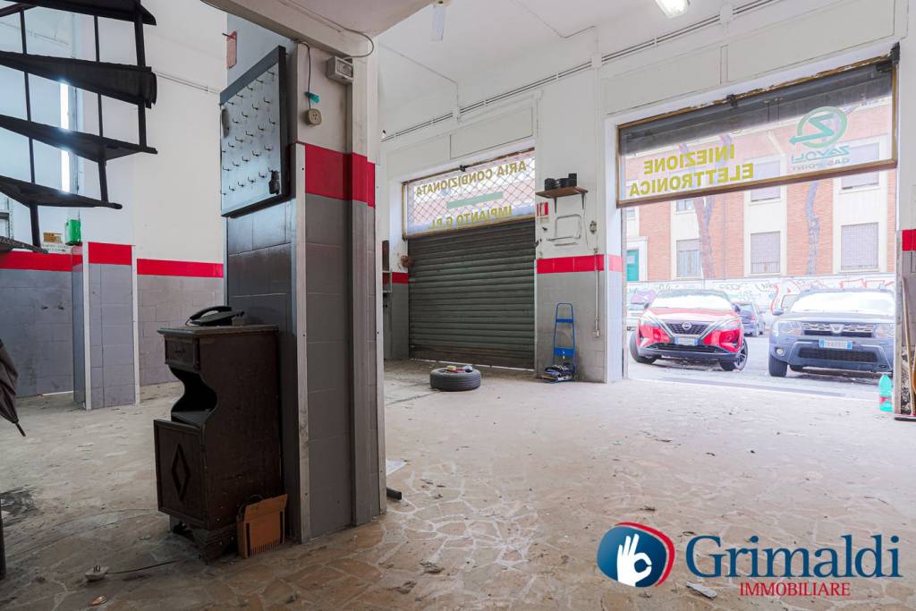 negozio in vendita a Roma in zona Appio Latino