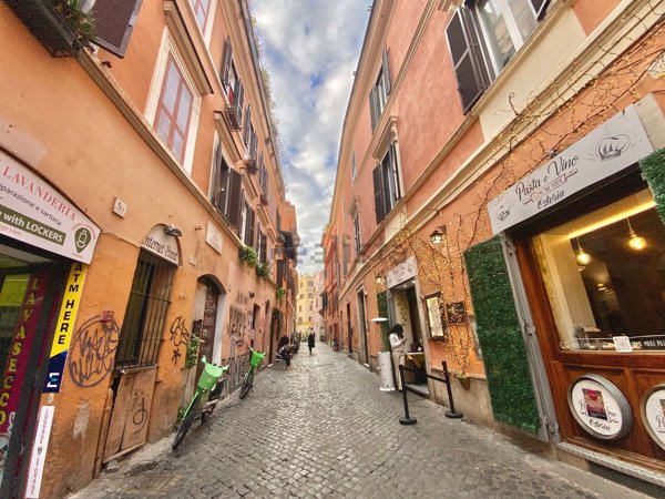 locale commerciale in vendita a Roma in zona Trastevere