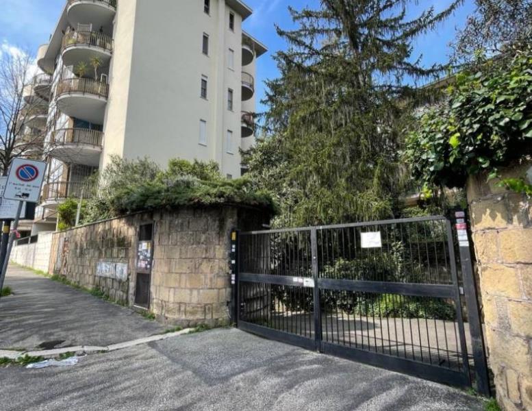 negozio in vendita a Roma in zona Torrino