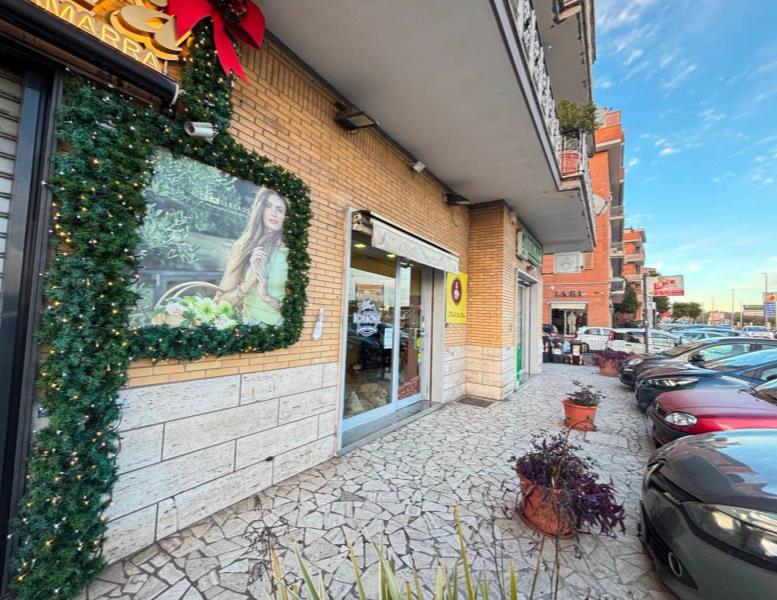 negozio in vendita a Roma in zona Ottavia