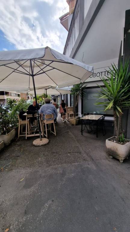 negozio in vendita a Roma in zona Ardeatino