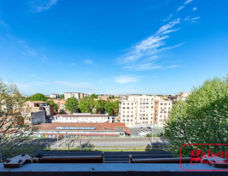 appartamento in vendita a Roma in zona Ostiense