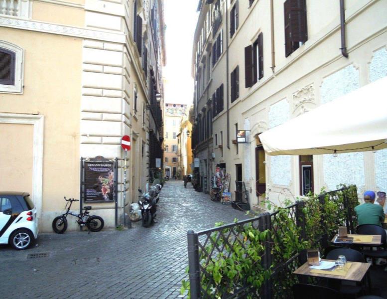 negozio in vendita a Roma in zona Rione Monti/Campitelli