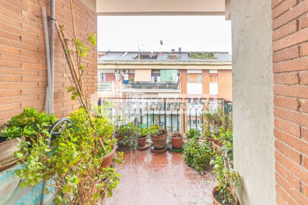 appartamento in vendita a Roma in zona Tuscolano