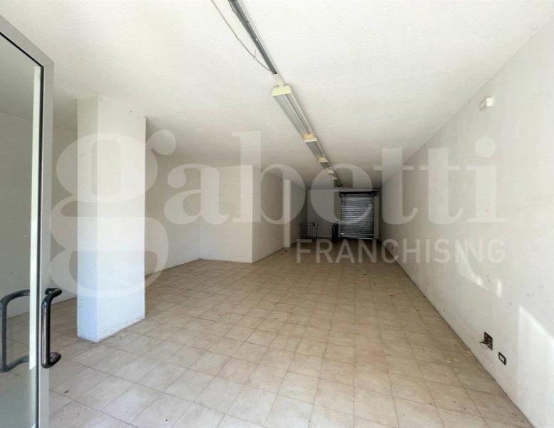 negozio in vendita a Roma in zona Dragona/Bagnoletto