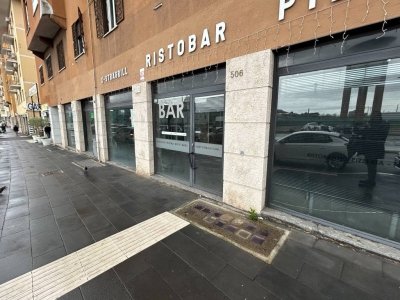 negozio in vendita a Roma in zona Collatino