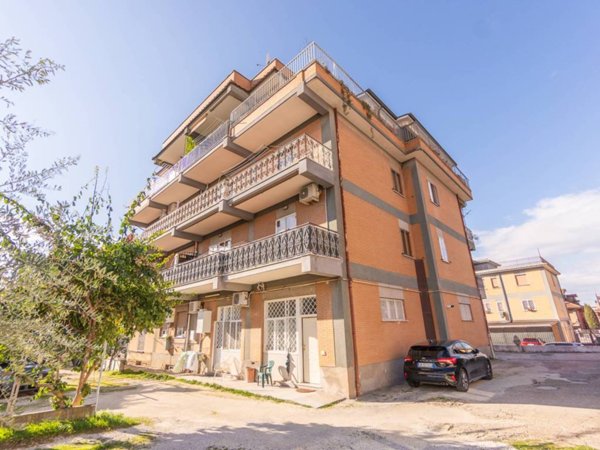 appartamento in vendita a Roma in zona Finocchio