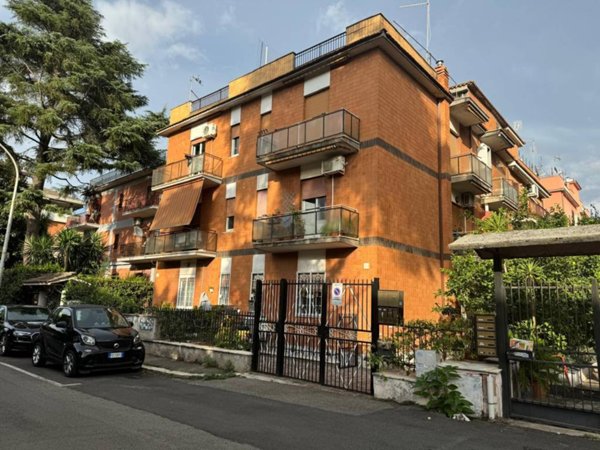 appartamento in vendita a Roma in zona Giuliano Dalmata