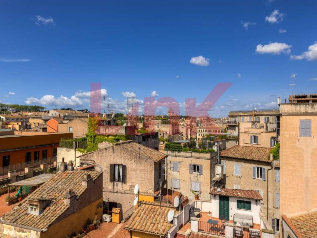 appartamento in vendita a Roma in zona Rione Regola