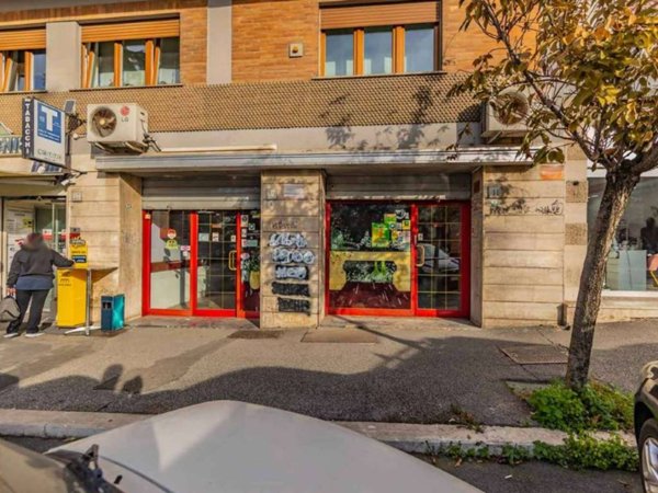 negozio in vendita a Roma in zona Ostiense