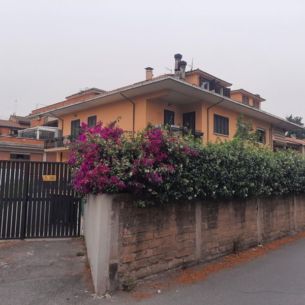 appartamento in vendita a Roma in zona Casal Morena