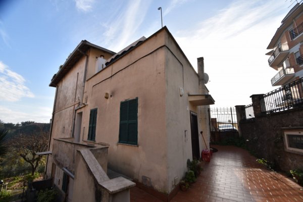 casa indipendente in vendita a Roma
