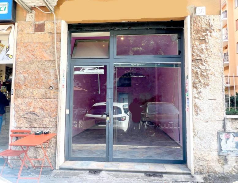 locale commerciale in vendita a Roma in zona Portuense