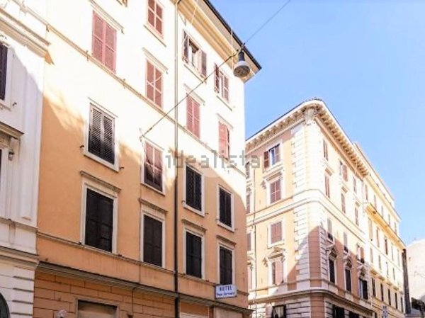 locale commerciale in vendita a Roma in zona Castro Pretorio