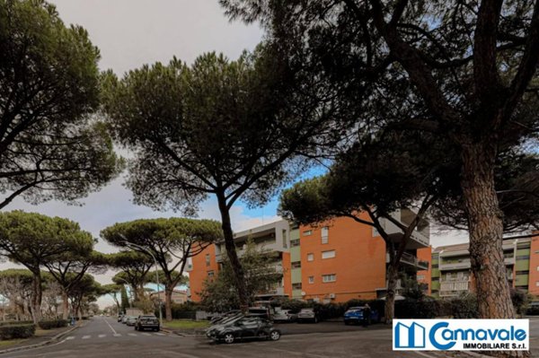 appartamento in vendita a Roma in zona Axa