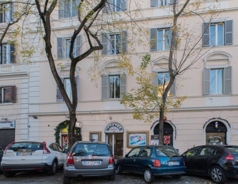 negozio in vendita a Roma in zona Rione Prati