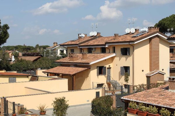 casa indipendente in vendita a Roma in zona Infernetto