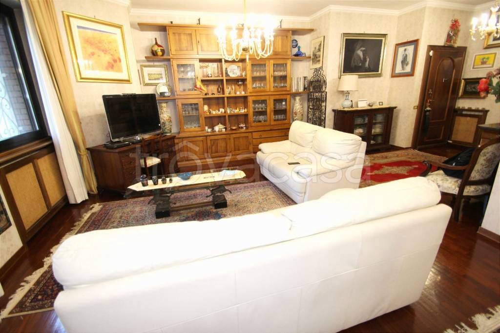 appartamento in vendita a Roma in zona EUR