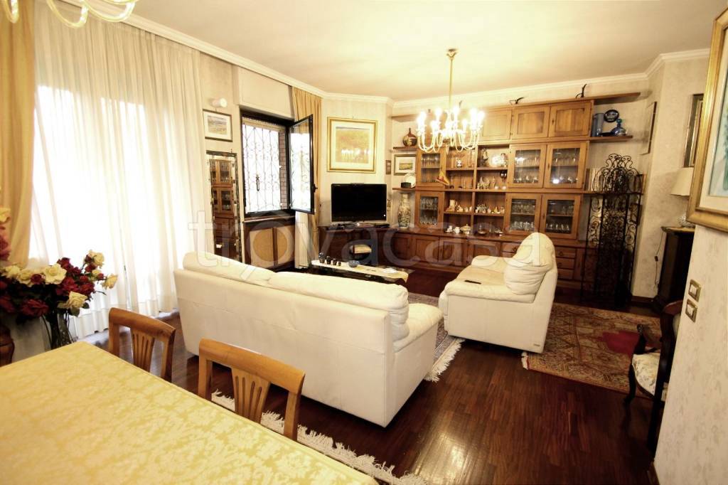 appartamento in vendita a Roma in zona EUR