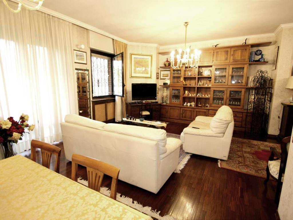 appartamento in vendita a Roma in zona EUR
