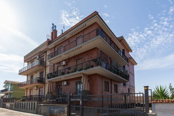 appartamento in vendita a Roma in zona Valle Muricana