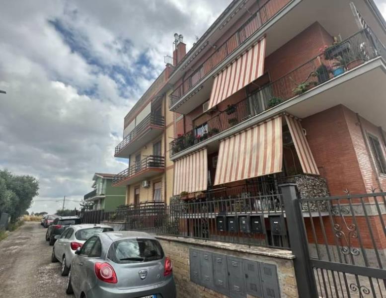 appartamento in vendita a Roma in zona Valle Muricana