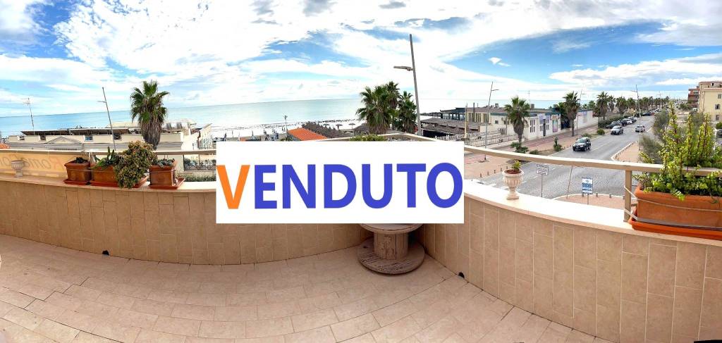 appartamento in vendita a Roma in zona Ostia