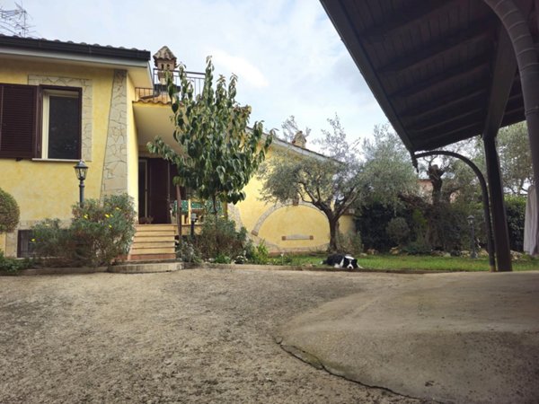 casa indipendente in vendita a Roma in zona Spregamore