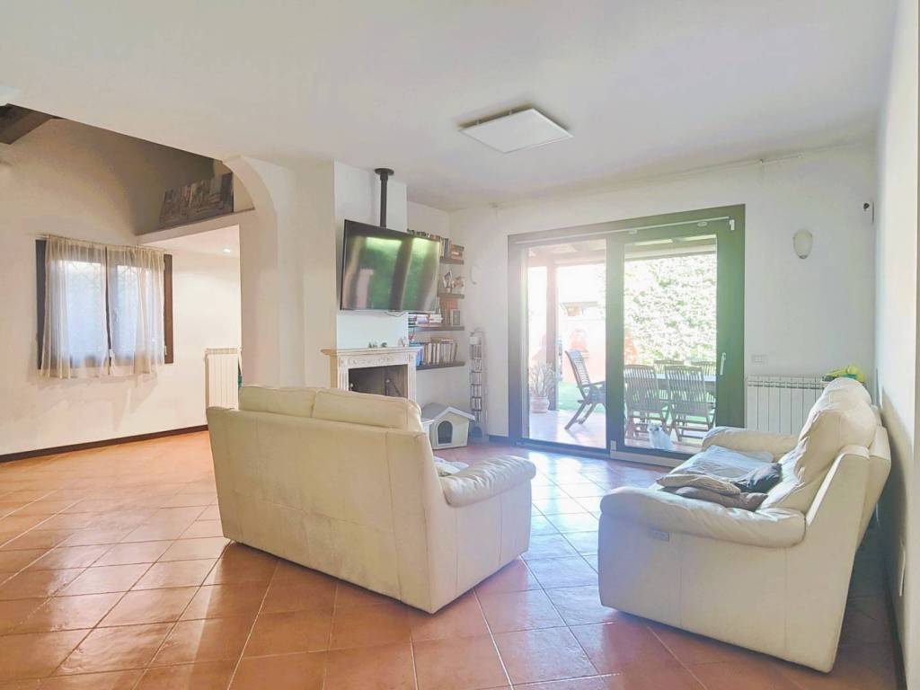 casa indipendente in vendita a Roma in zona Infernetto