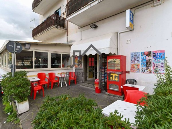 negozio in vendita a Roma in zona Valle Muricana