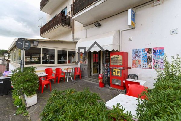 negozio in vendita a Roma in zona Valle Muricana