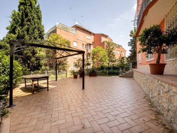 appartamento in vendita a Roma in zona Tor di Quinto