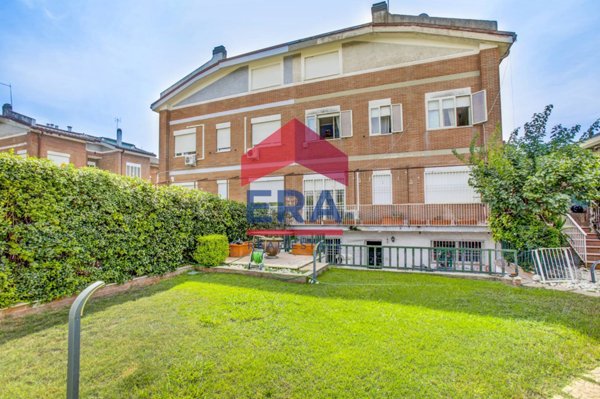 casa indipendente in vendita a Roma in zona Axa