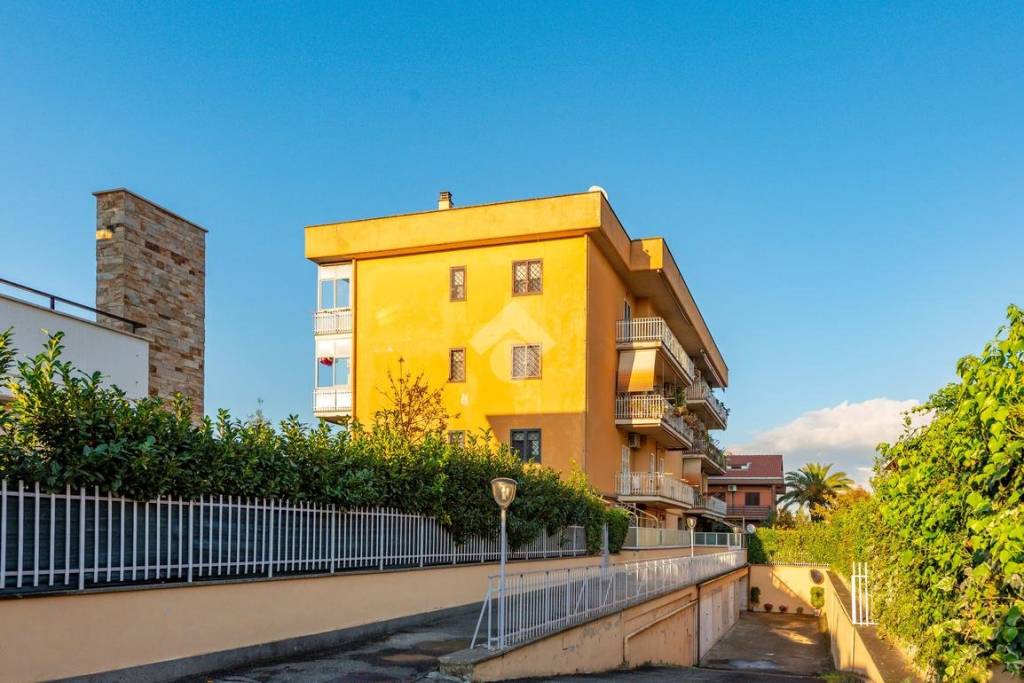 appartamento in vendita a Roma in zona Casal Morena
