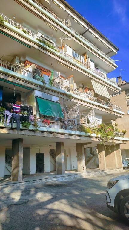 appartamento in vendita a Roma in zona Tomba di Nerone