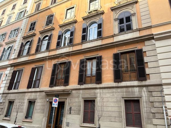 locale commerciale in vendita a Roma in zona Rione Prati