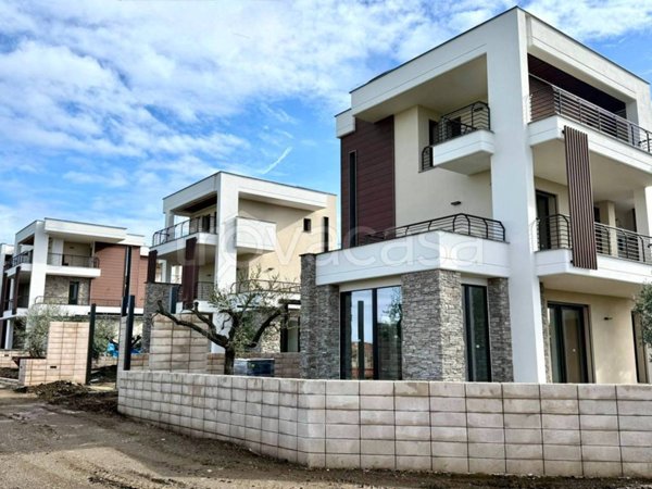 casa indipendente in vendita a Roma in zona Torre Gaia