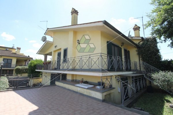 casa indipendente in vendita a Roma in zona Valle Muricana