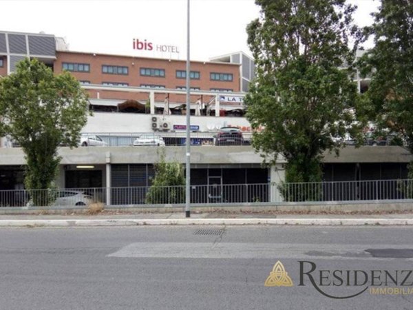 negozio in vendita a Roma in zona Portuense