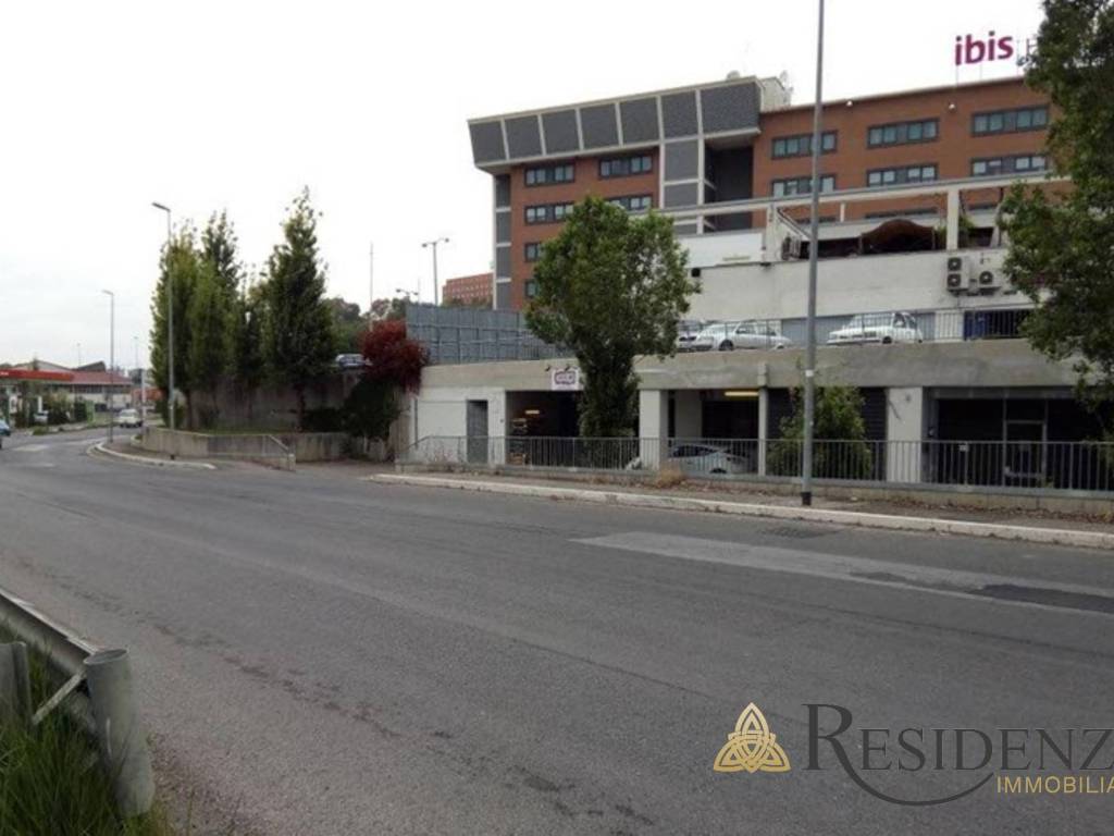 negozio in vendita a Roma in zona Portuense