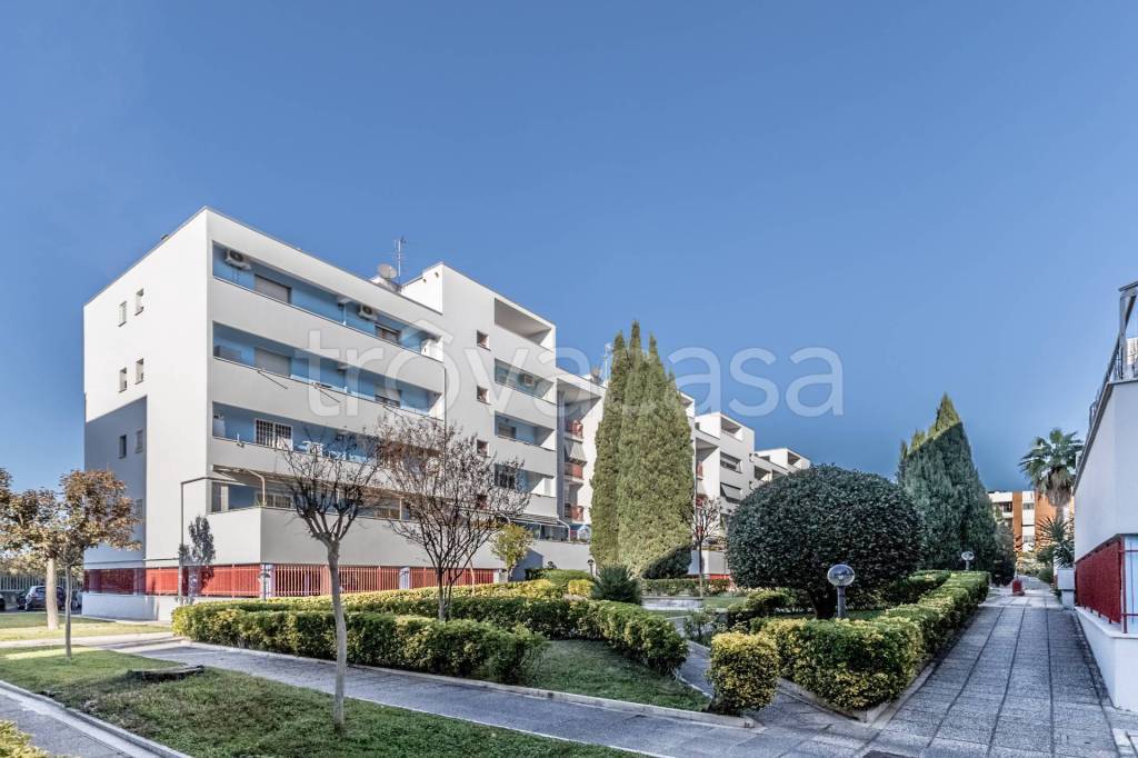 appartamento in vendita a Roma in zona Casal Palocco