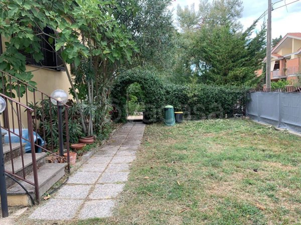 casa indipendente in vendita a Roma in zona Castel di Leva